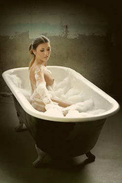 Sexy Brunette Saju A - Bubble Bath - pics 05