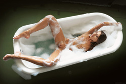 Sexy Brunette Saju A - Bubble Bath - pics 10