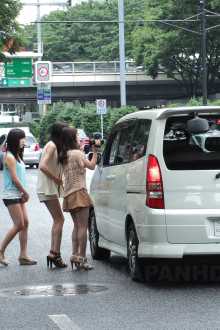 Yuuko Kohinata, Nozomi Koizumi and Shiori Ayase suck cock in the back of a van