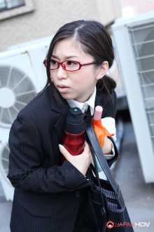 Yuka Tsubasa uses a magic wand to command her boss to eat her pussy