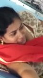 Tamilische Tante, heiße Möpse, Dekolleté im Zug snapshot 4