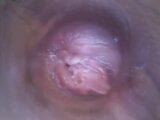 Dildocam - dünne Brünette, die ihre trockene Vagina tief am Gebärmutterhals zeigt snapshot 14