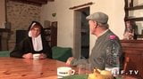 Eine französische Nonne, hart gefickt in Dreier snapshot 4