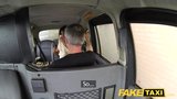 Fake Taxi-Creampie für gebräuntes Schätzchen mit kleiner Muschi snapshot 20