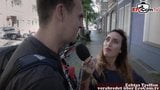Reportero alemán recoge chico y chica para encuentro de sexo público snapshot 4