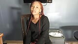 Akwaibom lieve poesjesbuurvrouw neukt grote zwarte lul in een hotelkamer in Owerri snapshot 1