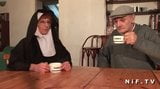 Eine französische Nonne, hart gefickt in Dreier snapshot 2