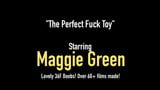 Natürliche kurvige Schätzchen Maggie Green & Joslyn Jane besteigen Schwanz! snapshot 1