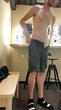 Bei der arbeit beim umziehen nackt erwischt snapshot 1