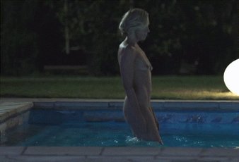Cena de sexo na piscina de Toni Collette