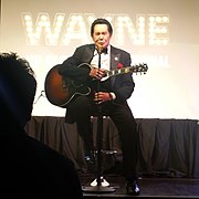 Wanye Newton Performing in Las Vegas in 2016 (cropped).jpg