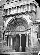 Eglise Sainte-Marthe - Portail de la façade sud - Tarascon - Médiathèque de l'architecture et du patrimoine - APMH00003855.jpg