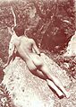 M 1654 recto. Nudo di schiena su una roccia. / Naked boy from behind lying on a rock. Cm 17,6x24.
