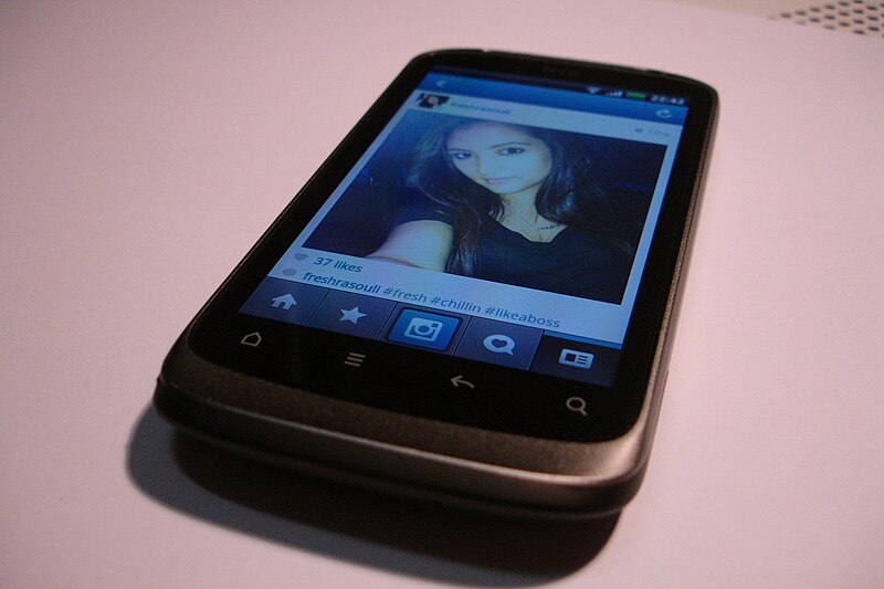 File:HTC Desire S 07.jpg
