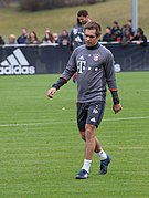 Philipp Lahm Training 2017-03 FC Bayern Muenchen-3.jpg