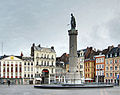 Français : La Grand Place et la colonne de la déesse English: The main square and the colomn of the goddess