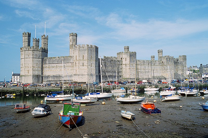 File:Caernarfon Castle 1994.jpg