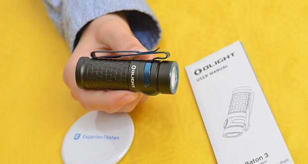 Olight Baton 3 Taschenlampe im Test - die neue Cobblestone-Textur sorgt für einen einzigartigen Stil, hervorragende Rutschfestigkeit und festen Halt