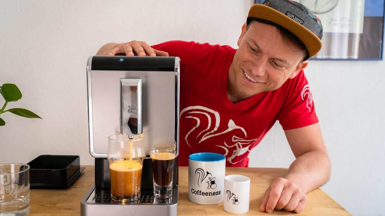 günstige Kaffeevollautomat Test: Tchibo Esperto Cafe Kaffee Arne