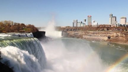 Les chutes du Niagara, ces cascades partagées par le Canada et les États-Unis, se préparent pour un spectacle unique : l’éclipse solaire du 8 avril. (France 2)