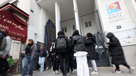 Le proviseur du lycée Maurice-Ravel qui a quitté son poste après avoir été menacé de mort reçoit beaucoup de soutien. (LP / OLIVIER LEJEUNE / MAXPPP)