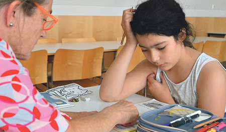 Im Lerncafé bekommen Kinder wie Merav Unterstützung beim Lernen und bei der Hausübung.  