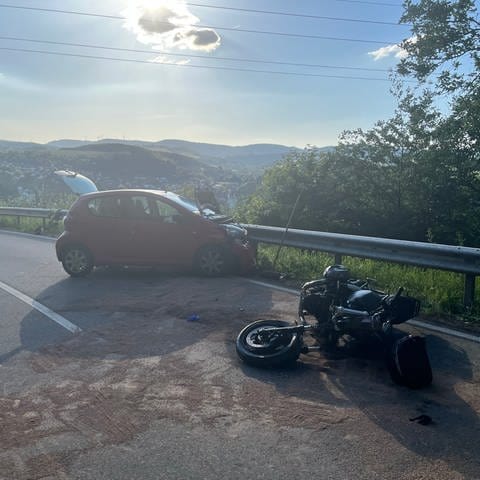 Bei einem Unfall zwischen Kusel und Haschbach ist ein Motorradfahrer ums Leben gekommen.