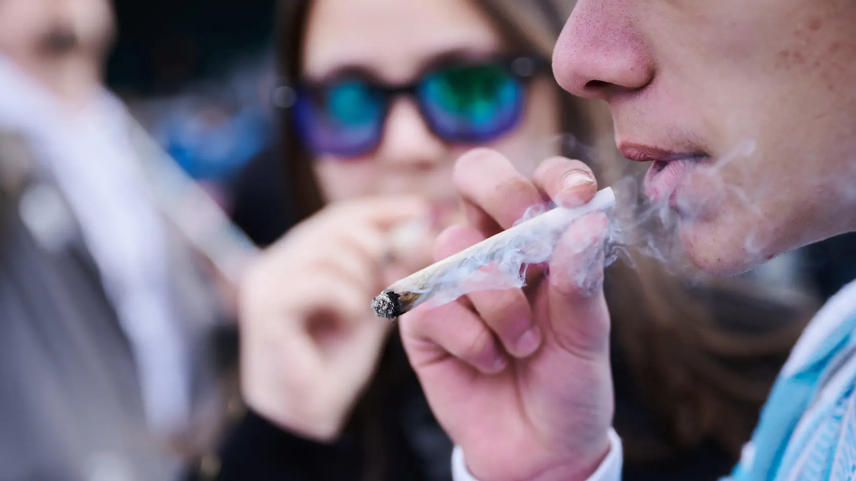 Studie: Cannabis ist ein Date-Killer!