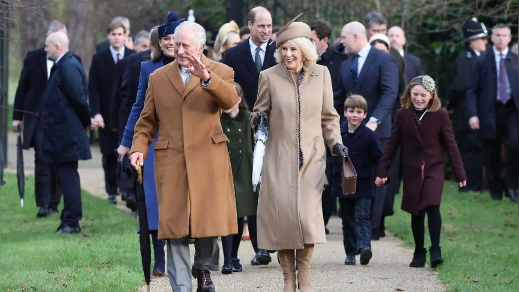 Prinz William, Prinzessin Kate und Königin Camilla erh...
