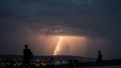 Blitz und Donner: Wie ihr euch bei Gewitter richtig verhaltet