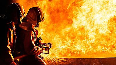 Verhalten im Brandfall: Treppenhaus in Flammen - was ihr auf keinen Fall tun solltet