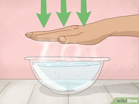 Step 1 Halte deine Hand nah ans Wasser.