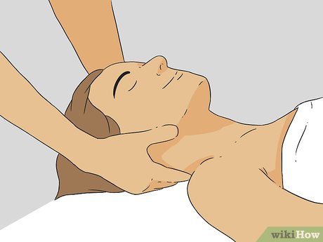 Step 2 Massage cổ và gáy.