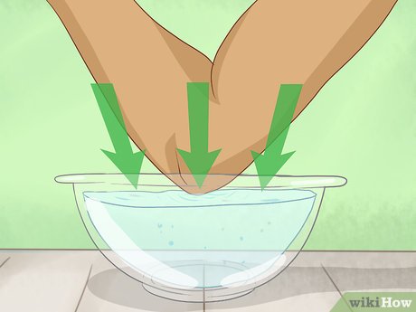 Step 2 Tauche deinen Ellbogen ins Wasser.