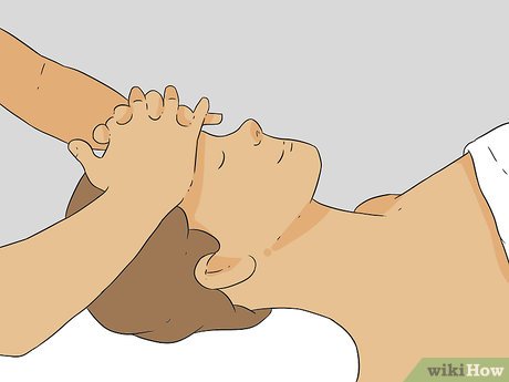 Step 4 Massage đầu bằng ức bàn tay.
