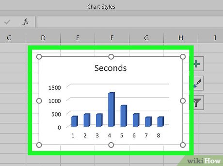 Step 1 En Excel, haz clic en un gráfico para seleccionarlo y luego presiona Ctrl + C para copiarlo.