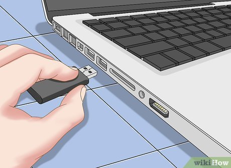 Step 1 Stecke deinen USB-Stick in deinen PC.