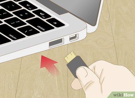 Step 1 Stecke deinen USB-Stick in deinen Mac.