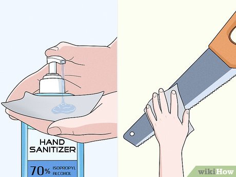 Step 3 Limpia la sierra o las podaderas usando desinfectante para manos en caso de que estén pegajosas.