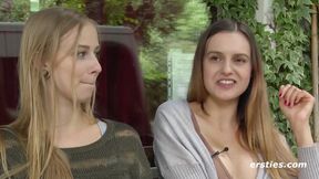 Heiße Österreicherin und heißes bayrisches Madl vergnügen sich vor Kamera - young busty lesbian babes makeout