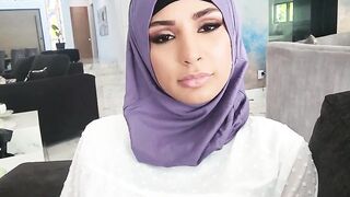 My hijab stepsister wants to become prom queen