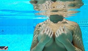 Nikki Sims Naked Swimming
