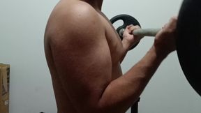 Training In Gym Muscular Man Training Bíceps