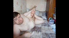 Артем сосет сам себе дрочит ногами лижет ноги анал self suck autofellatio self footjob