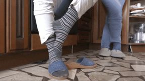 Discorsi sui calzettoni tra amiche - Socks talk between friends (SLIPPERS)