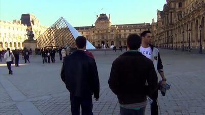 Tourist meets a stranger in Paris and fucks him in a hotel room