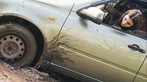 2_RUSSIAN GIRL STUCK IN MUD