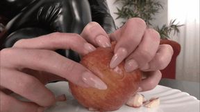 How to destroy this apple with natural nails !