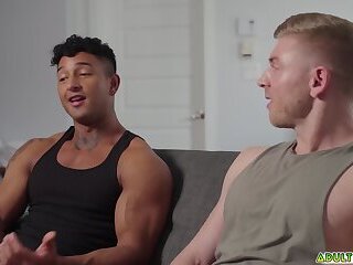 Buddies Kenzo Alavarez and Matthew Ellis jerking off side by side