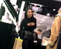 Candid Sexy Bimbo Girl at Mall Caught on Camera